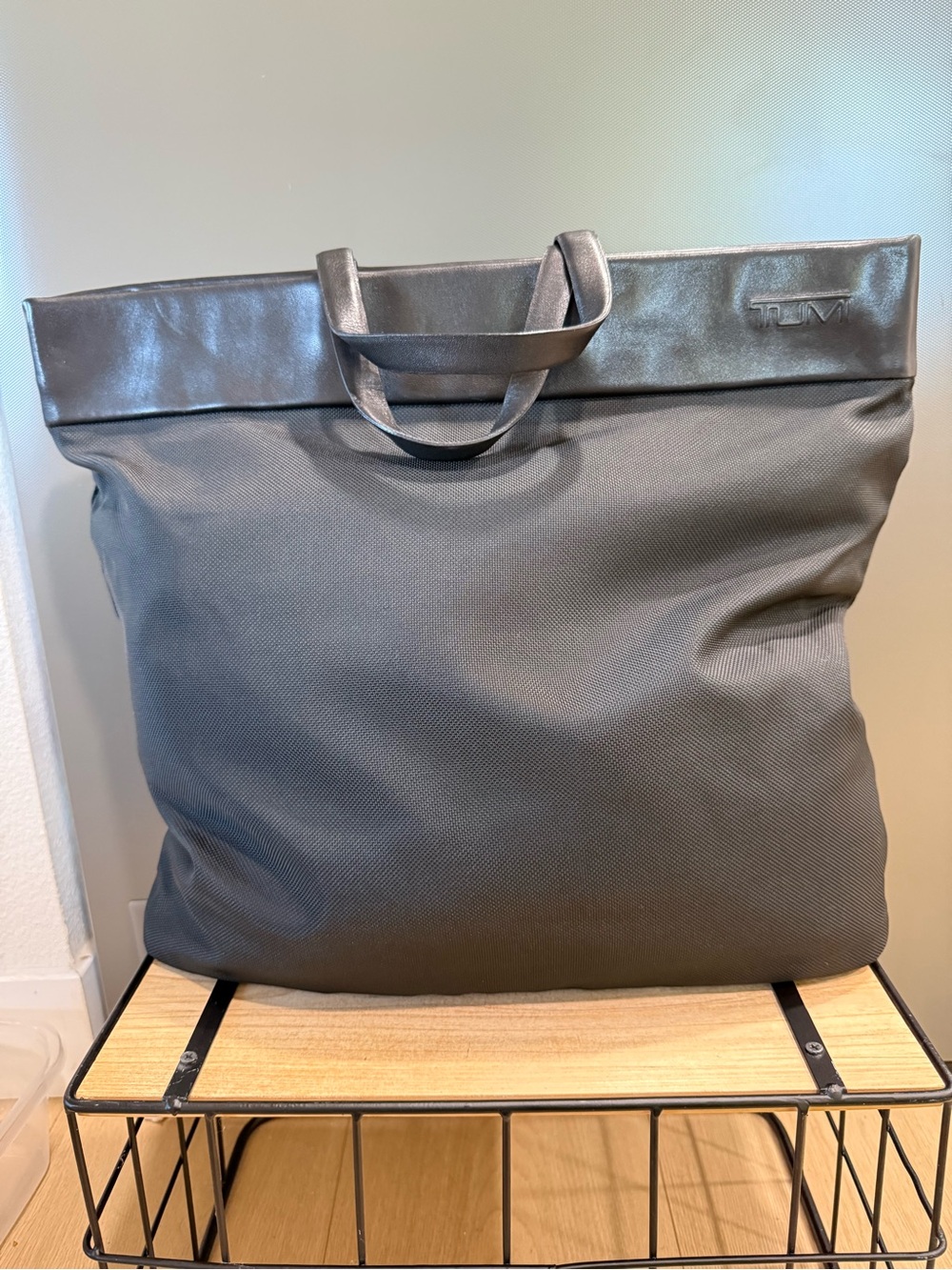 TUMI Black Nylon Shopper Tote Carryall Bag w/ Leather Handles & Removable Pouch